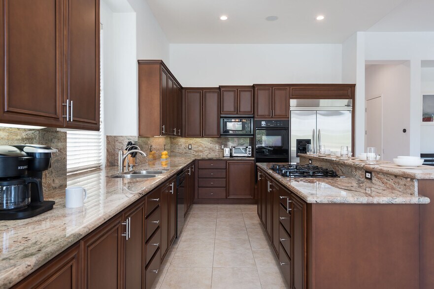 Building Photo - 45 Vista Encantada