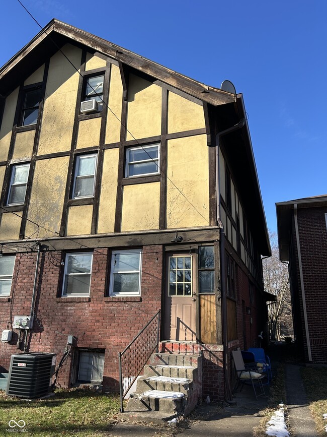 Building Photo - 963 Woodruff Pl W Dr