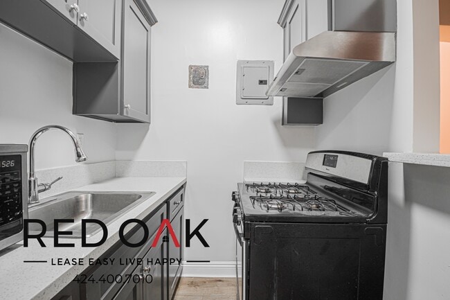 Building Photo - 516 N Harvard Blvd