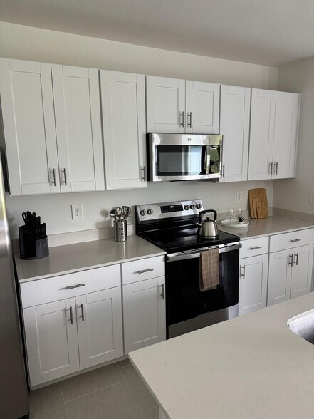 Building Photo - 7111 Weeping Pine Dr