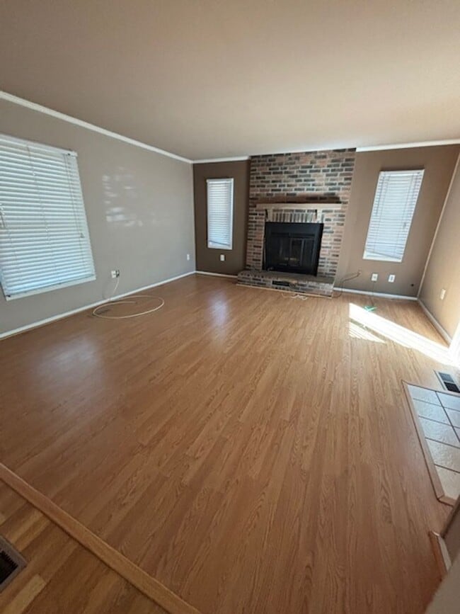 Building Photo - STUNNING 3 BEDROOM HOME IN NOVI !!
