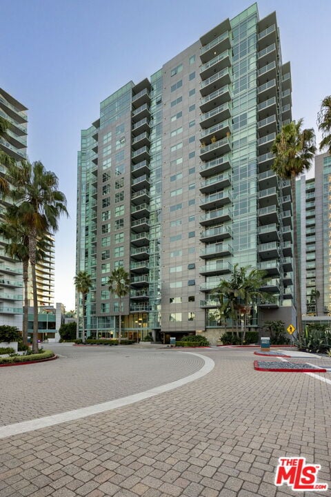 Building Photo - 13650 Marina Pointe Dr