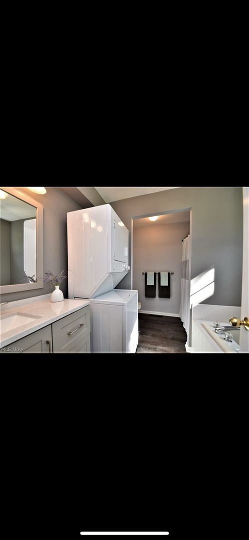 Building Photo - 4 Bed - 5 Bath with In-law Suite - Solon