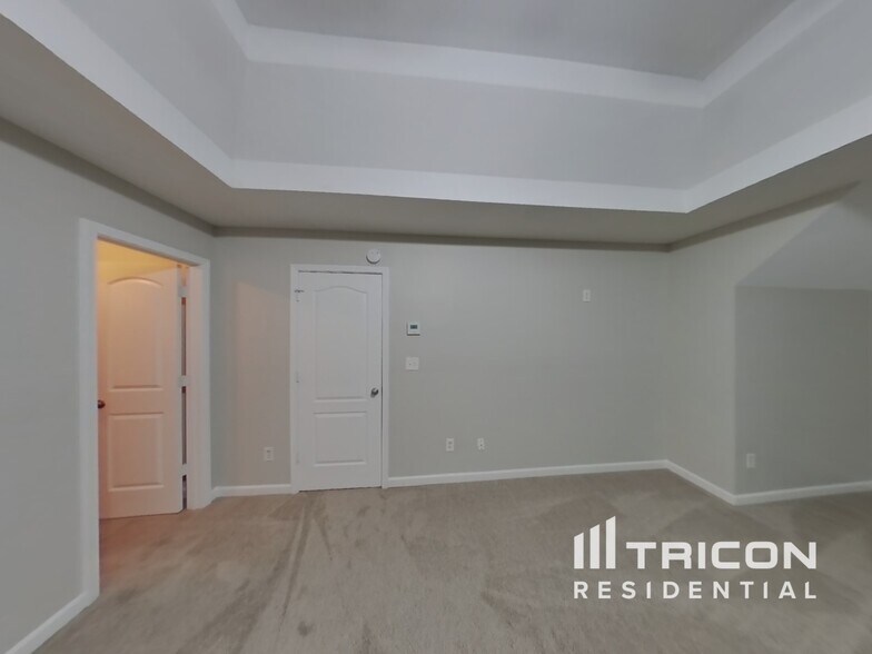 Building Photo - 5570 Hosea Ct