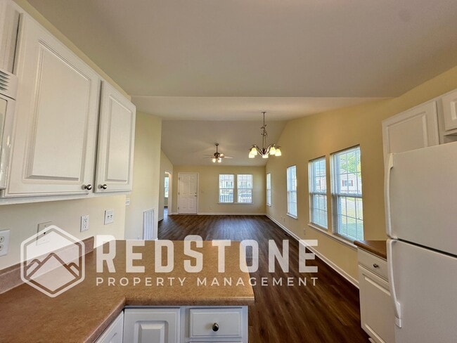 Building Photo - 812 Jennings Berry Dr