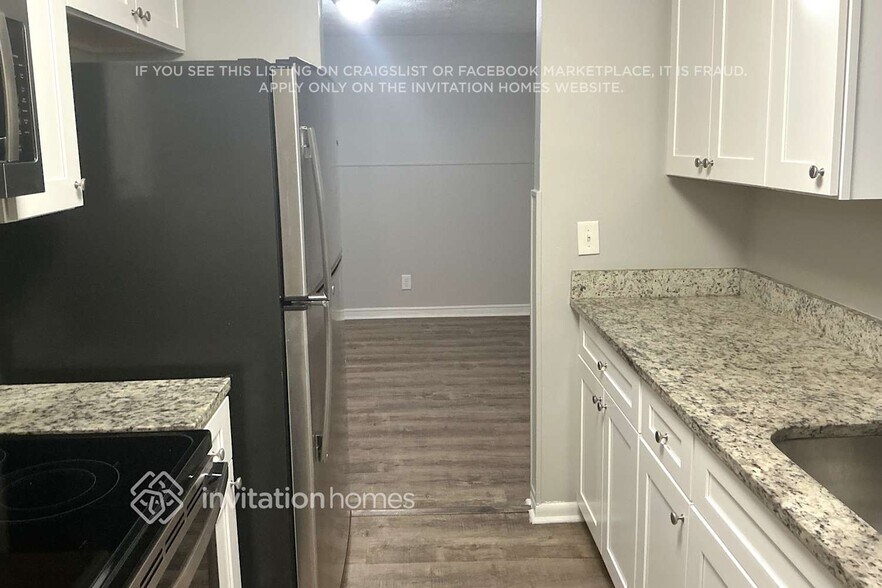 Building Photo - 428 La Paz Pl