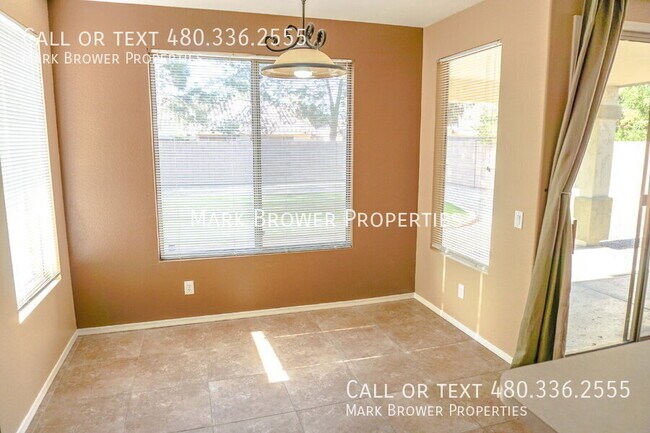 Building Photo - 1362 W Roadrunner Dr