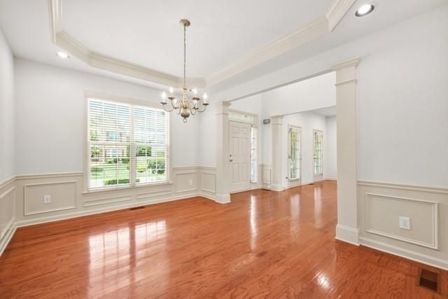 Building Photo - 585 Marylebone Dr