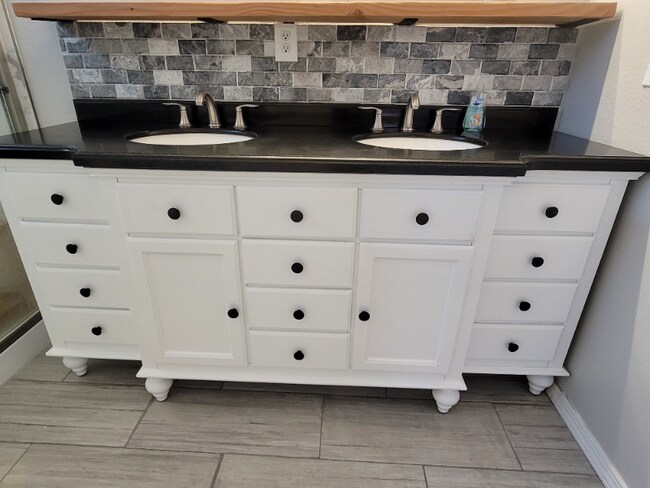 Building Photo - 10540 Brookline Pl NW