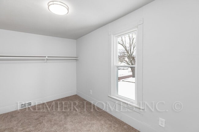 Building Photo - Charming 3BR, Two-Story Home in Canton, OH