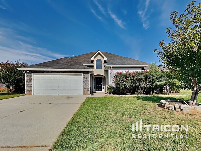 Primary Photo - 5085 Towne Park Dr