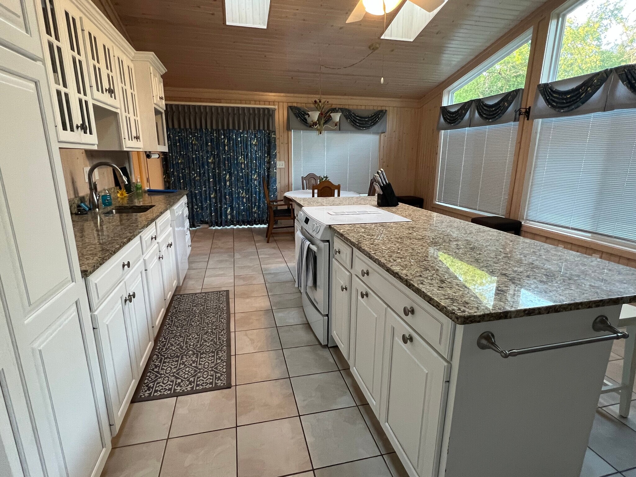 Building Photo - 1200 36th Ave