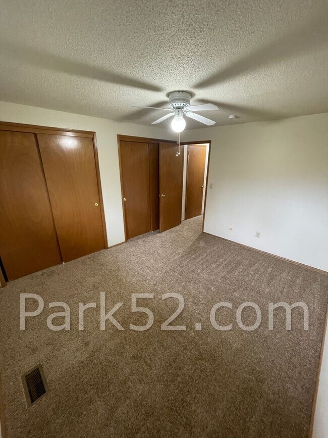 Building Photo - North Tacoma Duplex