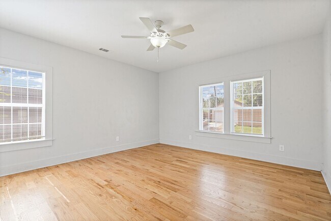 Building Photo - 864 N Belvedere Blvd