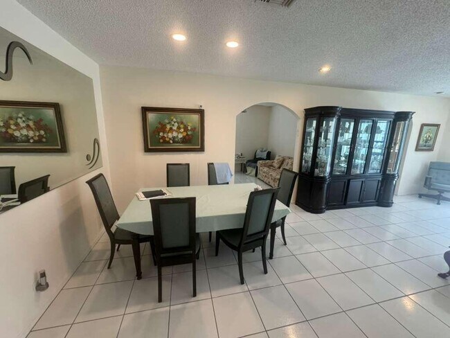 Building Photo - 7874 Laina Ln