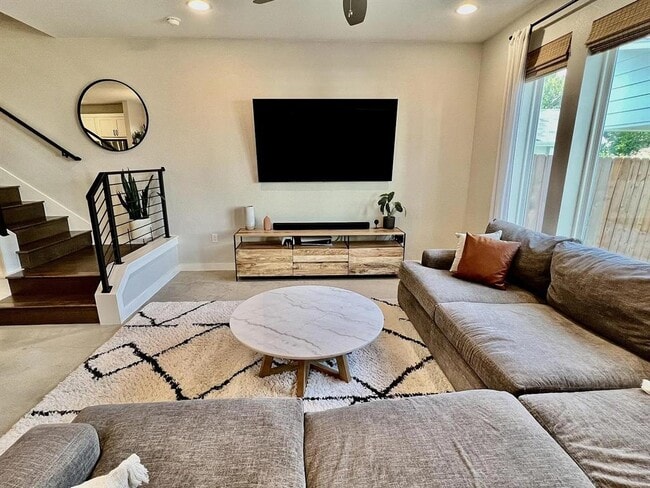 Building Photo - 1924 Bunche Rd