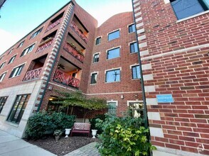 Building Photo - 2 bedroom in CHICAGO IL 60647