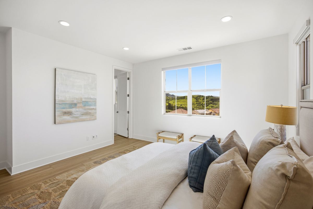 Building Photo - 212 Collino