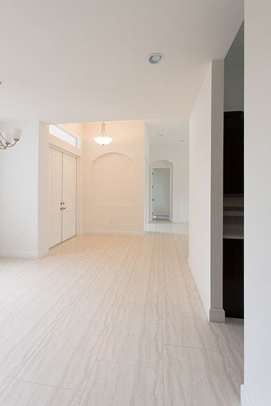 Building Photo - 5224 SW 27th Pl