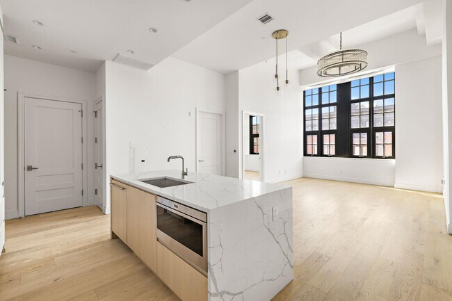 Building Photo - 720 Clinton St