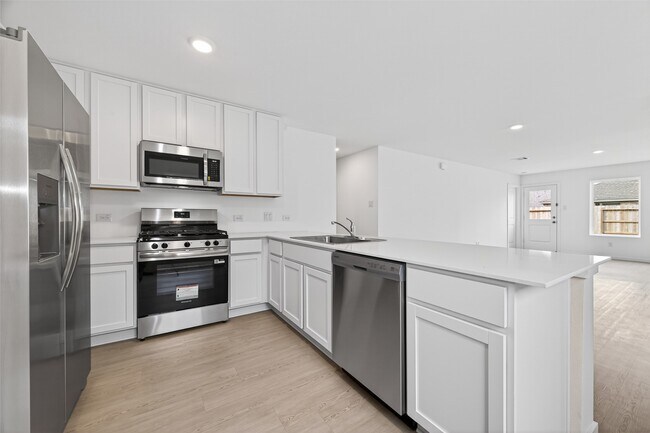 Building Photo - 3025 Fantasy Ter Dr