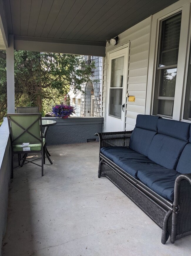 Building Photo - 5022I