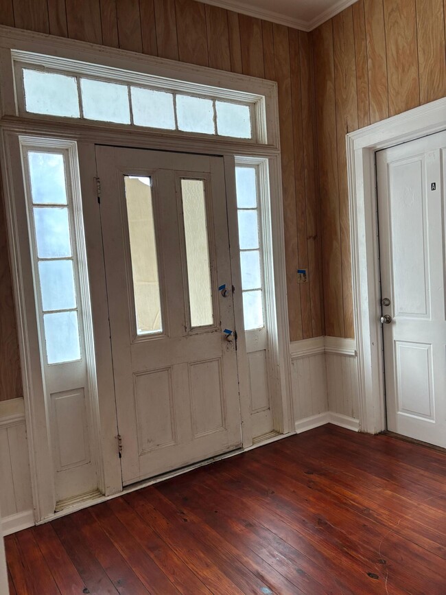 Building Photo - 403 W Hampton Ave