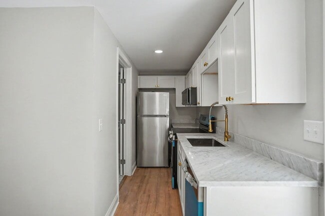 Building Photo - 705 E 32nd St