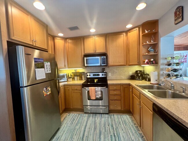 Building Photo - 2 Bed/1Bath/1 Car Garage Home