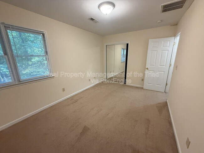 Building Photo - 3802 King Edward Ct