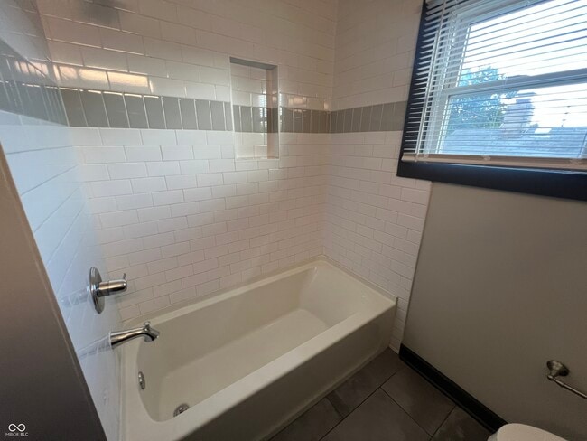 Building Photo - 154 S 9th Ave