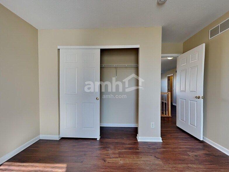 Building Photo - 8106 Logans Ridge Dr