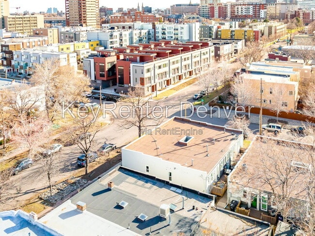 Building Photo - 2405 Tremont Pl