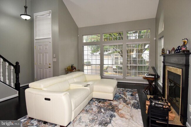 Building Photo - 406 Fortress Way