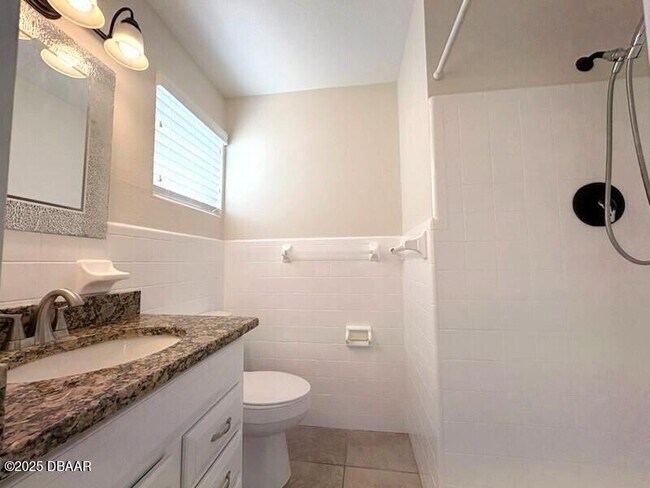 Building Photo - 38 Valhalla Ave