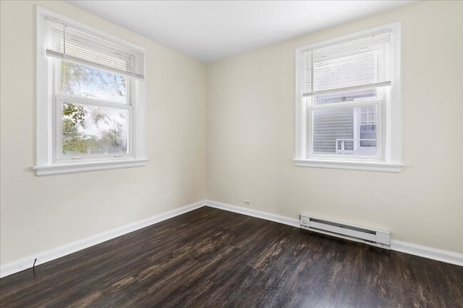 Building Photo - Three Bedroom Available Now In Radford