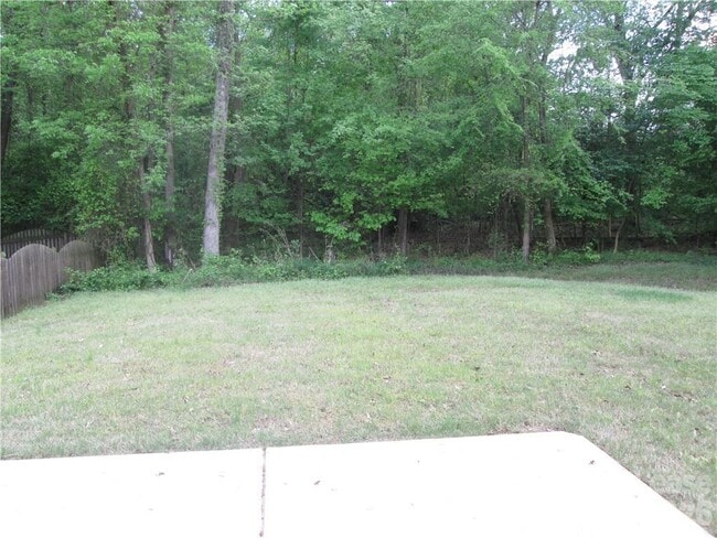 Building Photo - 9901 Hazelview Dr