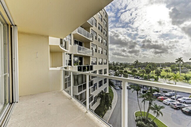 Building Photo - 2800 N Flagler Dr