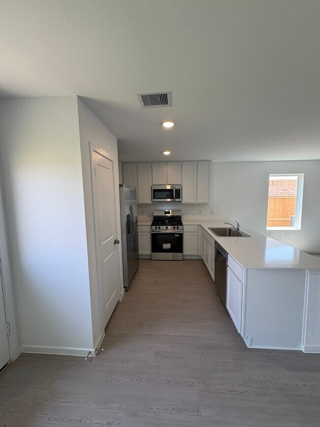 Building Photo - 16810 Great Highlands Dr