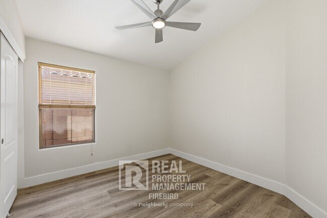 Building Photo - 2420 W Blue Sky Dr