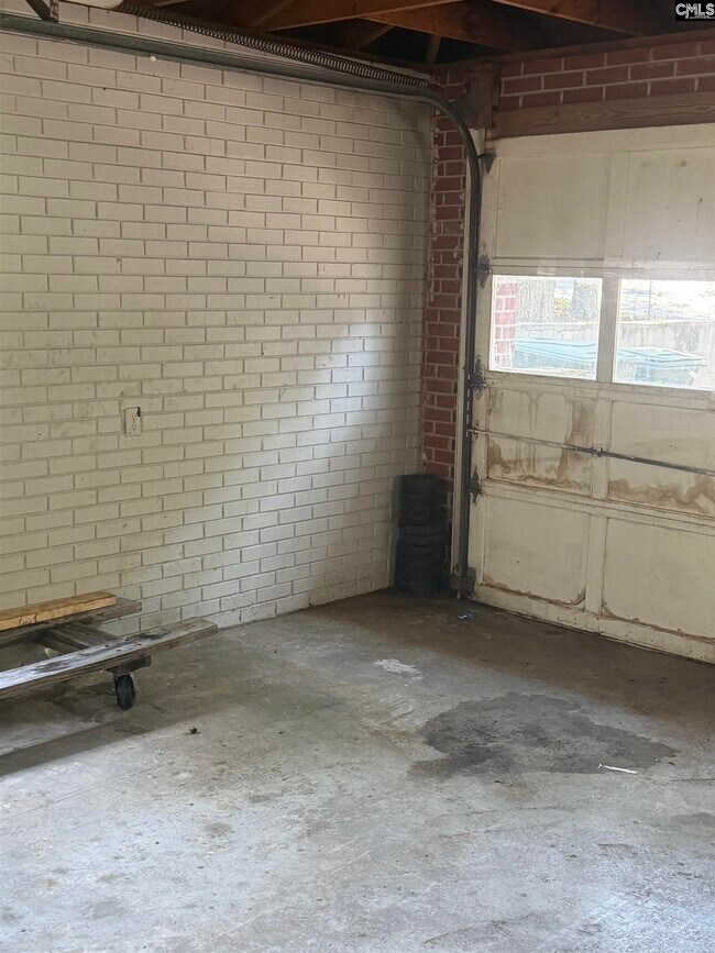 Building Photo - 1111 Standish St