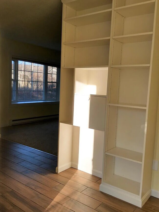 Building Photo - 14 Wellstone Dr