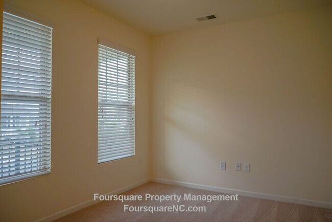 Building Photo - Spacious Single-Family Home with 1st Floor Office, Loft & Fenced Backyard , Includes Washer/Dryer