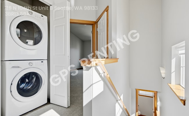 Building Photo - 118 N 104th St