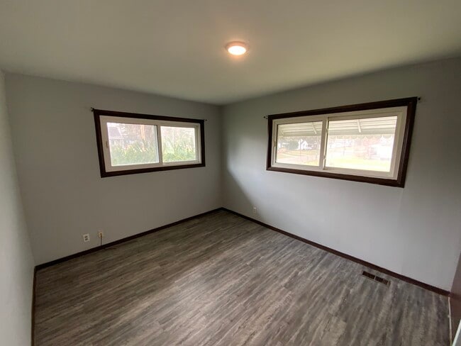 Building Photo - 1001 E Seminary St