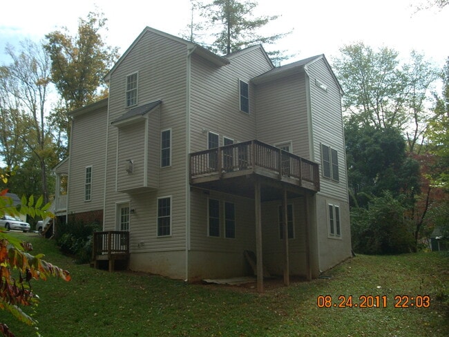 Building Photo - 3 BR / 2.5 BA Private home near Pony Pasture/James River.