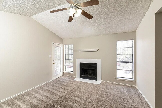 Building Photo - 9971 Quail Blvd