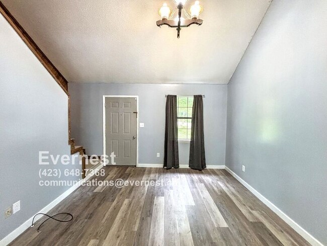 Building Photo - 3307 Pinewood Terrace