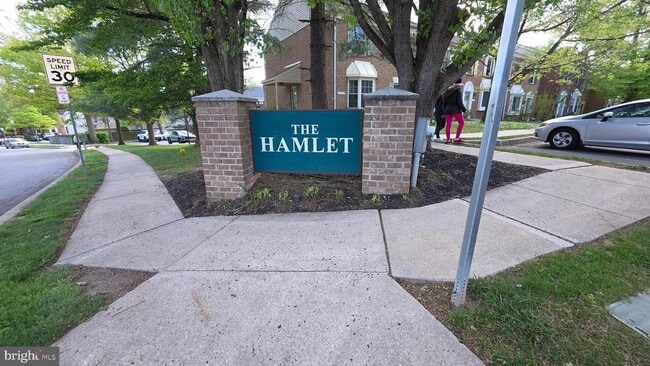 Building Photo - 25 Hamlet Dr