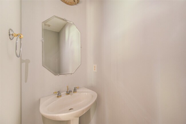 Building Photo - 15314 Amesbury Ln